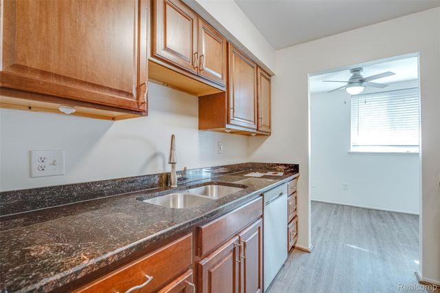 29860 W 12 Mile Road 604, Farmington Hills, MI 48334