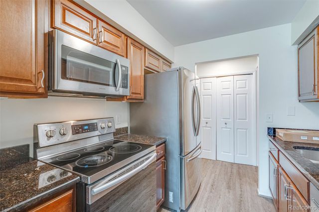 29860 W 12 Mile Road 604, Farmington Hills, MI 48334