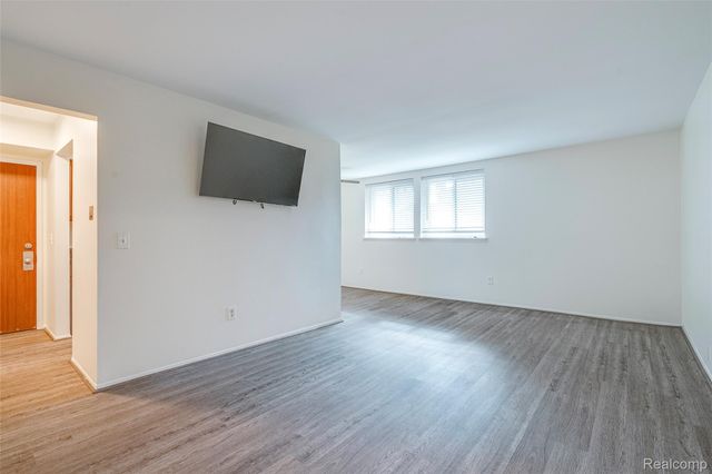 29860 W 12 Mile Road 604, Farmington Hills, MI 48334
