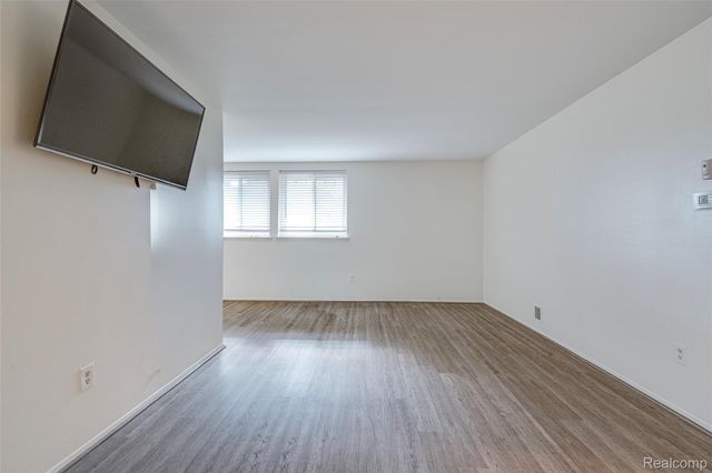 29860 W 12 Mile Road 604, Farmington Hills, MI 48334