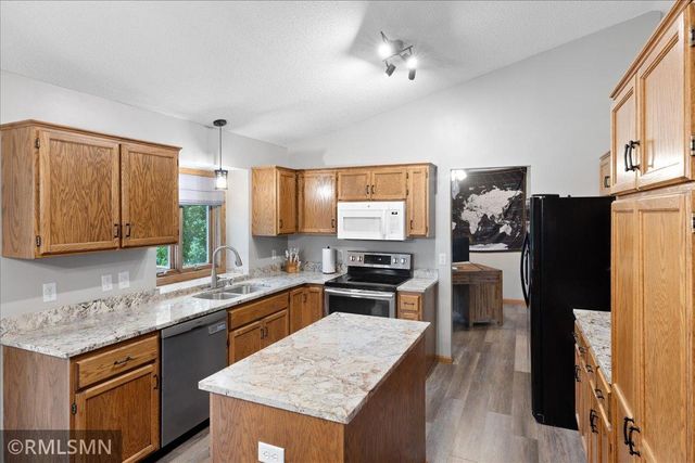 5334 89th Crescent Circle N, Brooklyn Park, MN 55443