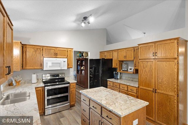 5334 89th Crescent Circle N, Brooklyn Park, MN 55443