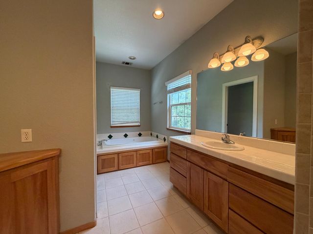 7617 Heather Rd, Fair Oaks, CA 95628