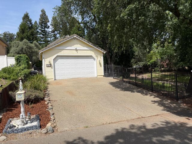7617 Heather Rd, Fair Oaks, CA 95628