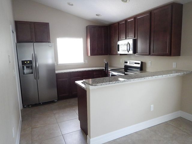 453 W DESOTO STREET, Clermont, FL 34711