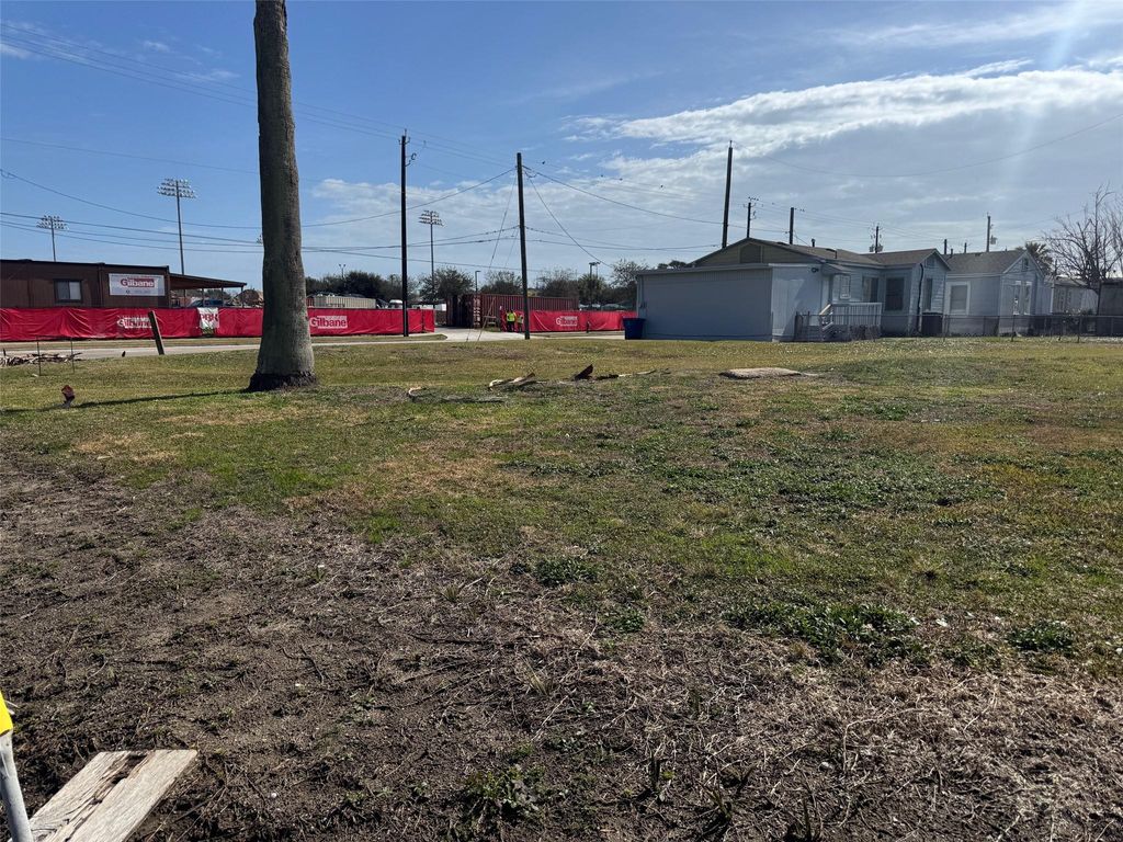 43rd Bernardo De Galvez, Galveston, TX 77550