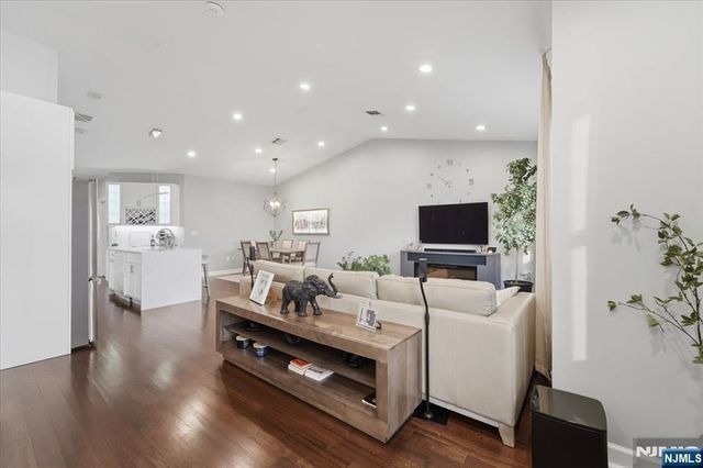 620 38th Street 205, Union City, NJ 07087