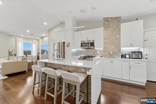 620 38th Street 205, Union City, NJ 07087