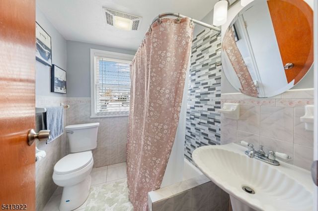 828 Allen St, Linden City, NJ 07036