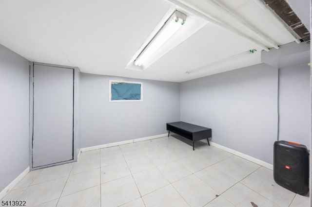 828 Allen St, Linden City, NJ 07036