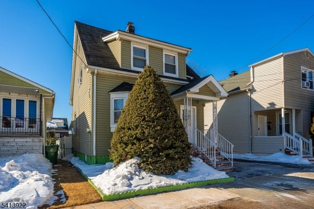 828 Allen St, Linden City, NJ 07036