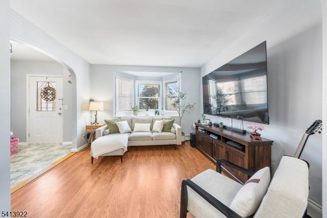 828 Allen St, Linden City, NJ 07036