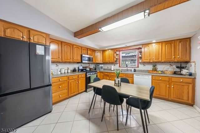 828 Allen St, Linden City, NJ 07036