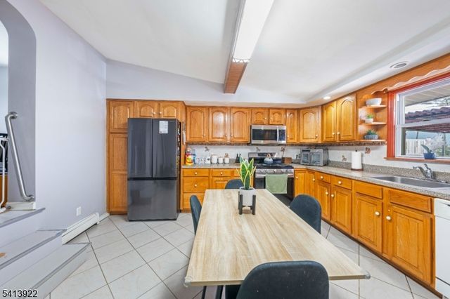 828 Allen St, Linden City, NJ 07036