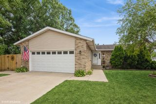 901 Woodhollow Drive, Schererville, IN 46375