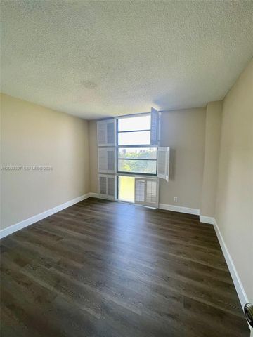 20400 W Country Club Drive 608, Aventura, FL 33180