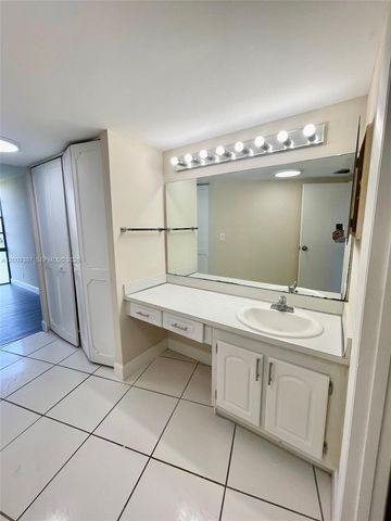20400 W Country Club Drive 608, Aventura, FL 33180