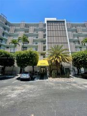 20400 W Country Club Drive 608, Aventura, FL 33180