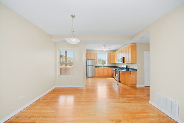 1243 W ROSEMONT Avenue 3W, Chicago, IL 60660