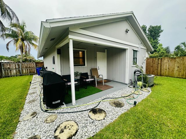 8715 SOL Terrace, West Palm Beach, FL 33403