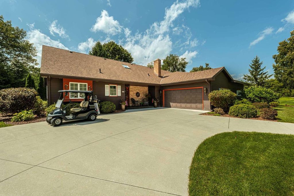 1825 Country Club Road, Stoughton, WI 53589