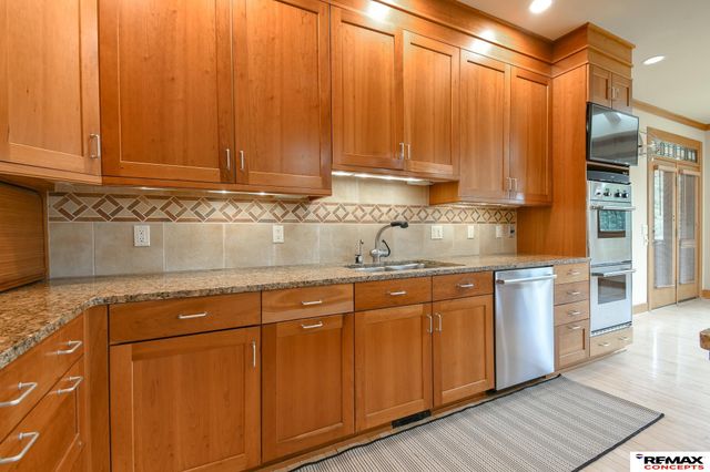 4845 Old Creek Road, Lincoln, NE 68516
