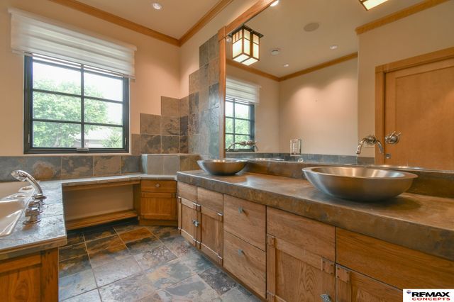 4845 Old Creek Road, Lincoln, NE 68516