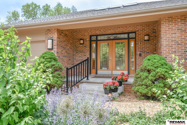 4845 Old Creek Road, Lincoln, NE 68516