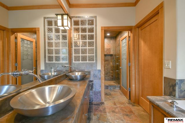 4845 Old Creek Road, Lincoln, NE 68516