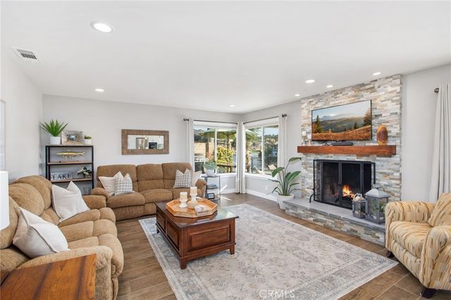 30249 Spray Drive, Canyon Lake, CA 92587