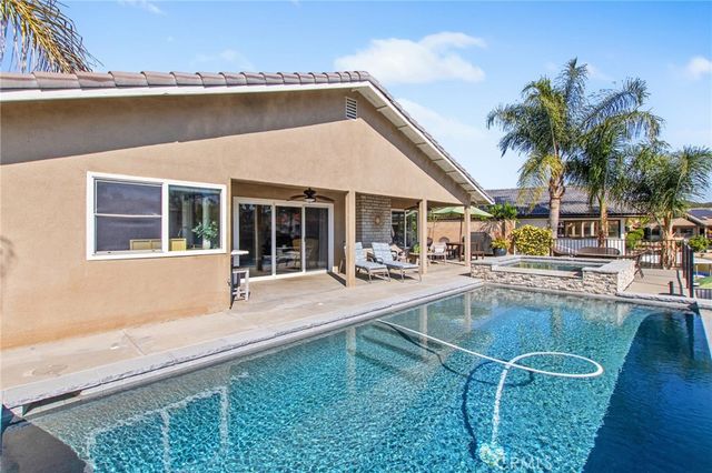 30249 Spray Drive, Canyon Lake, CA 92587