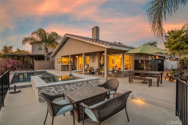 30249 Spray Drive, Canyon Lake, CA 92587