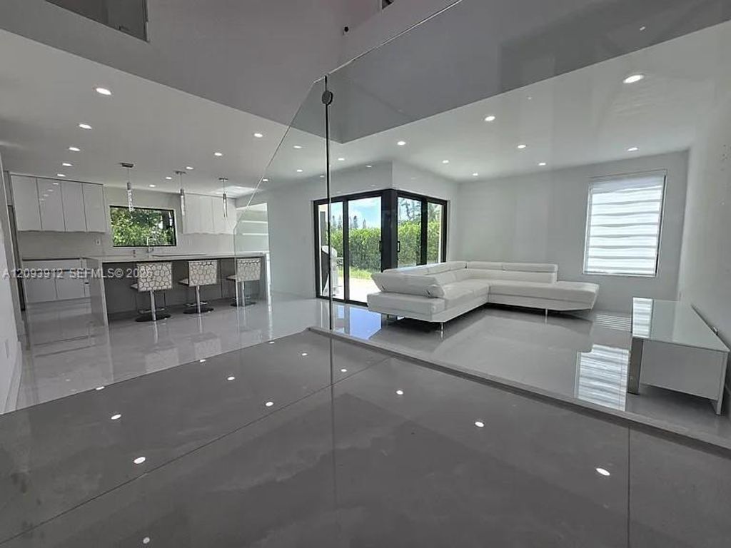 6711 SW 127th Place 0, Miami, FL 33183
