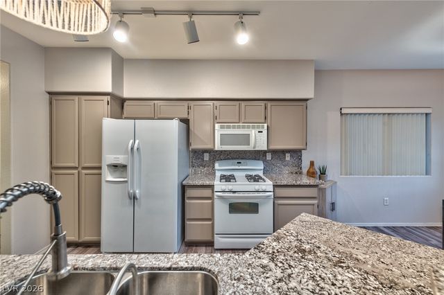 1050 East Cactus Avenue 1081, Las Vegas, NV 89183