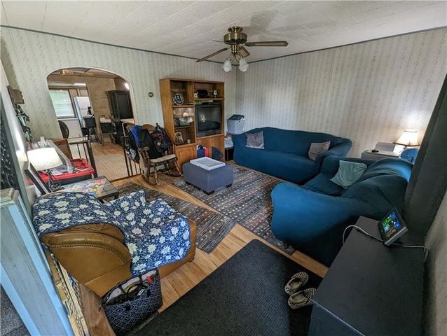 549 W Wayne St, City Of But Sw, PA 16001