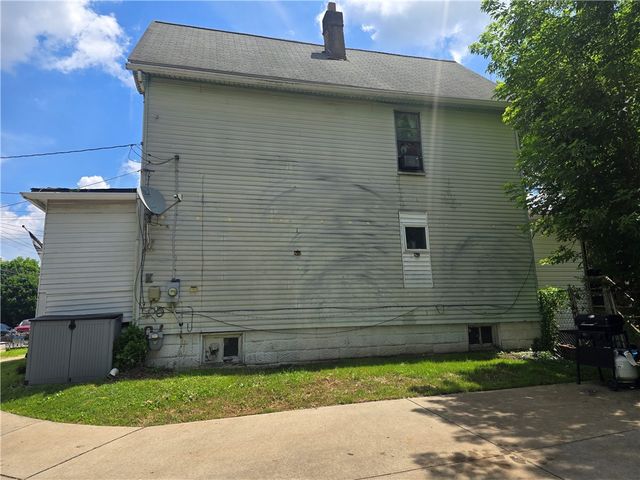 549 W Wayne St, City Of But Sw, PA 16001