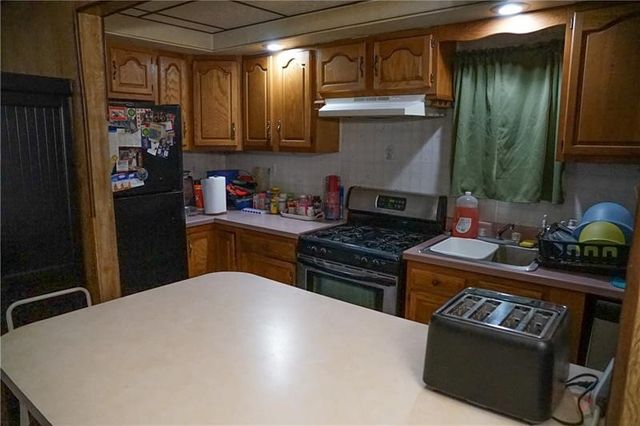 549 W Wayne St, City Of But Sw, PA 16001