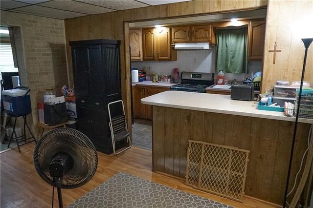 549 W Wayne St, City Of But Sw, PA 16001