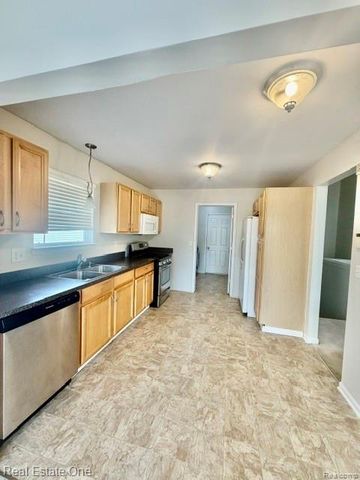 830 Woodhaven, Walled Lake, MI 48390