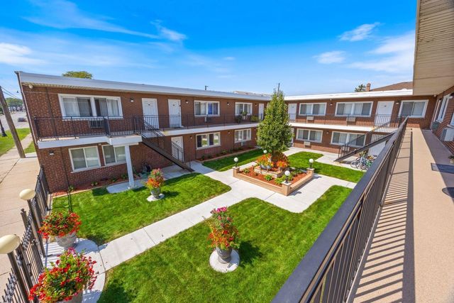 7834 95th Street 2H, Hickory Hills, IL 60457