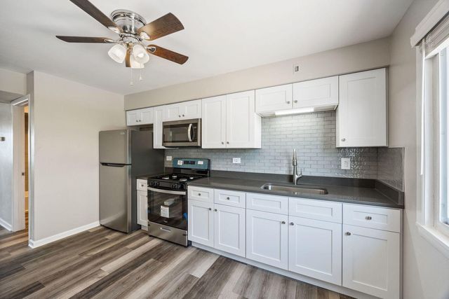 7834 95th Street 2H, Hickory Hills, IL 60457