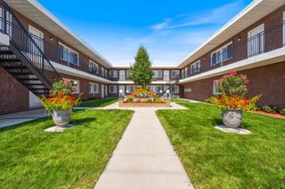 7834 95th Street 2H, Hickory Hills, IL 60457
