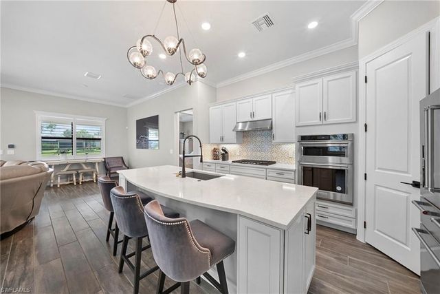 9811 Everglades DR, Naples, FL 34120