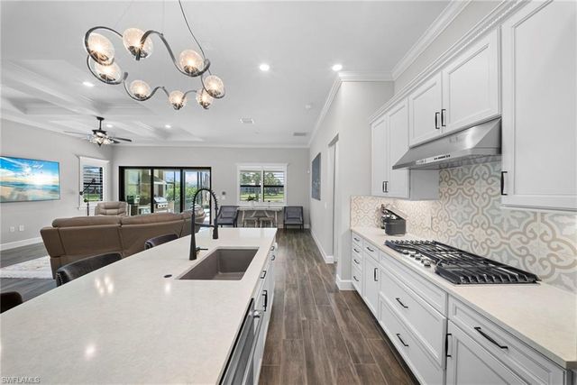 9811 Everglades DR, Naples, FL 34120