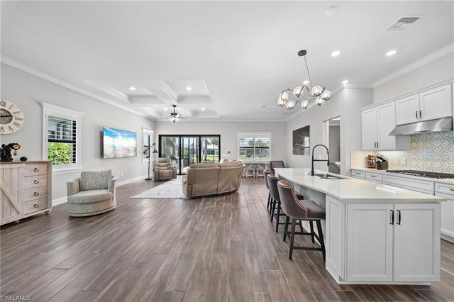 9811 Everglades DR, Naples, FL 34120