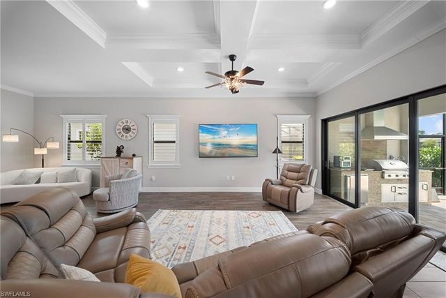 9811 Everglades DR, Naples, FL 34120