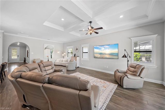9811 Everglades DR, Naples, FL 34120