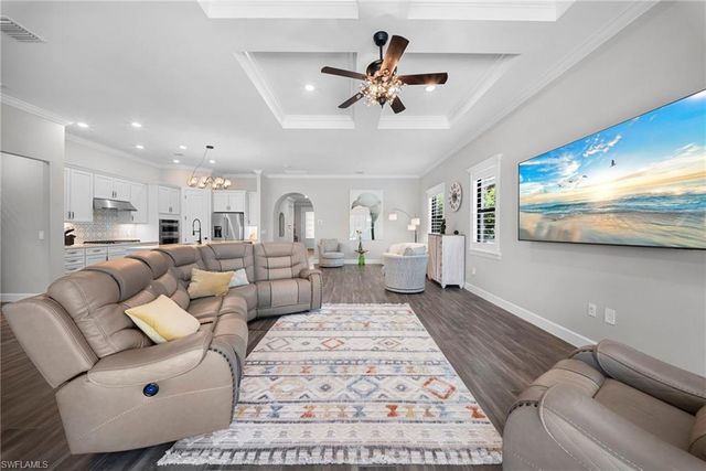 9811 Everglades DR, Naples, FL 34120
