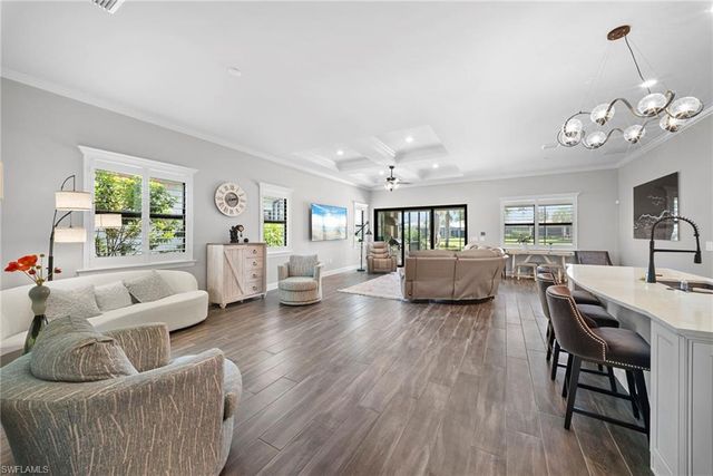 9811 Everglades DR, Naples, FL 34120