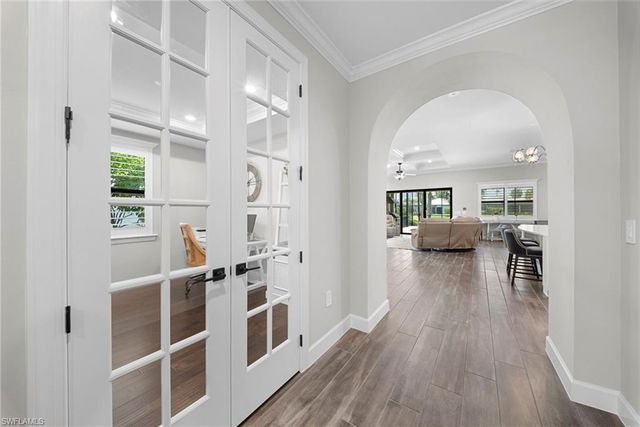 9811 Everglades DR, Naples, FL 34120